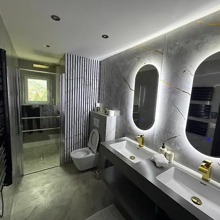 Ultra Luxe T5 Apartment